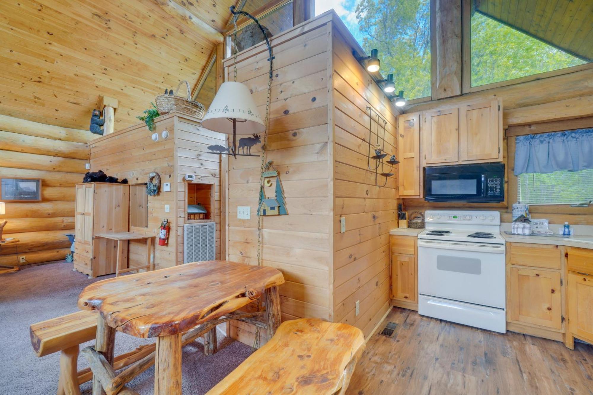 Gatlinburg Cabin With Hot Tub About 11 Miles To Downtown 外观 照片