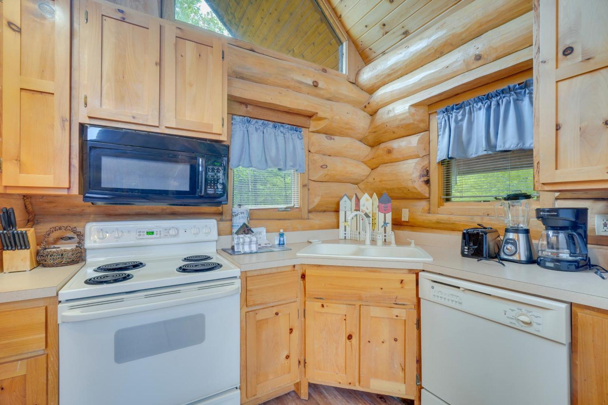 Gatlinburg Cabin With Hot Tub About 11 Miles To Downtown 外观 照片